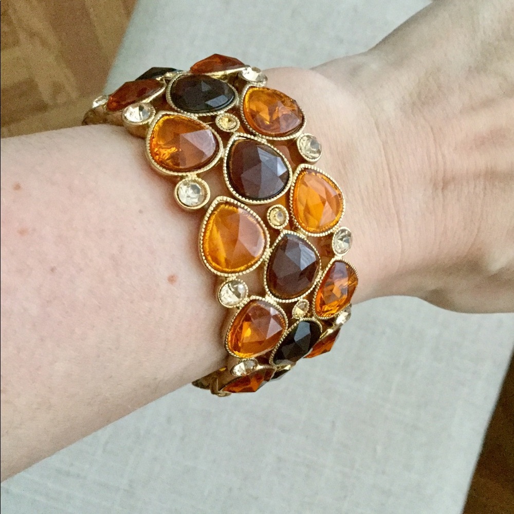 Jeweled elastic bracelet.